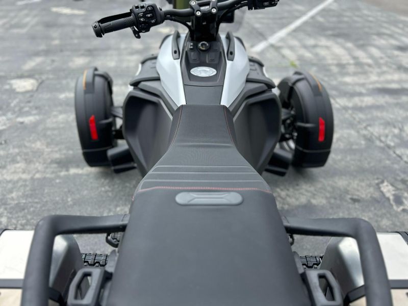 New 2025 Can-Am CANYON XT Image 11