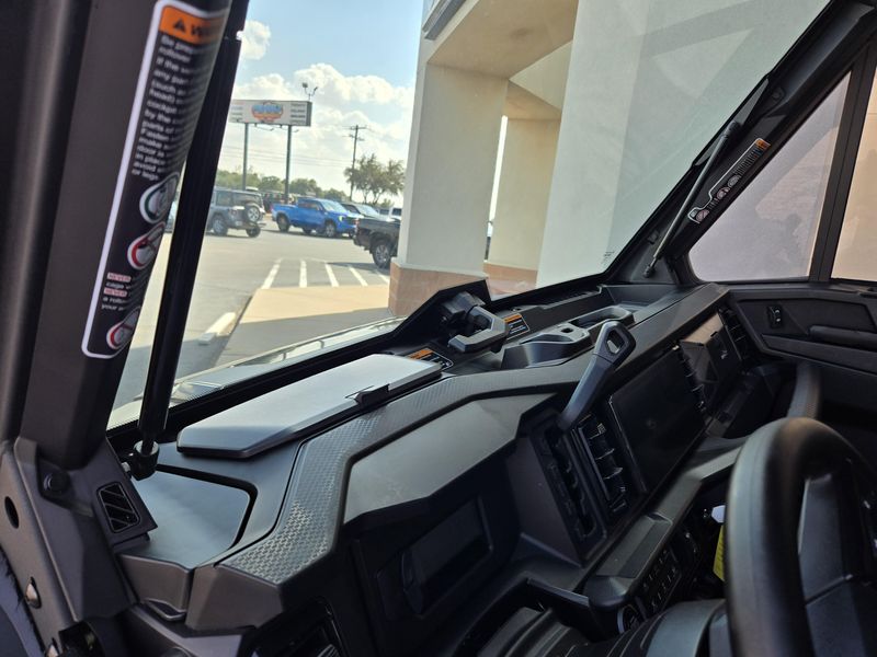 NEW 2026 CAN-AM DEFENDER MAX LIMITED CAB HD11 Image 26