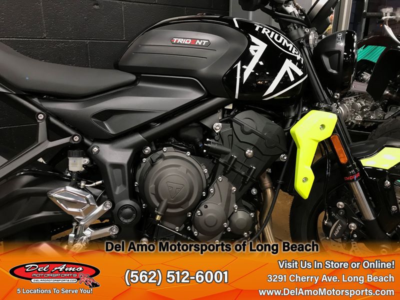 2024 Triumph TRIDENT 660  in a JET BLACK/TRIUMPH RACING YELLOW exterior color. Del Amo Motorsports of Long Beach (562) 362-3160 delamomotorsports.com 