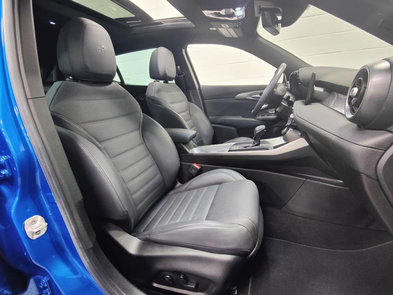 Used 2024 Alfa Romeo Tonale Ti eAWD w/Sunroof/Activ AsstImage 4