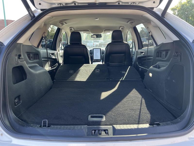 2022 Ford Edge Titanium photo 38