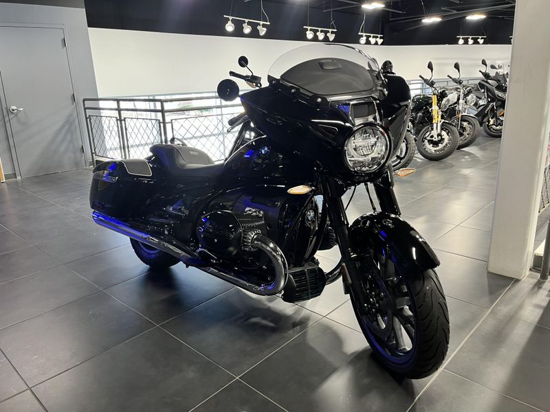 2023 BMW R 18 B in a BLACK STORM METALLIC exterior color. Cross Country Cycle 201-288-0900 crosscountrycycle.net 