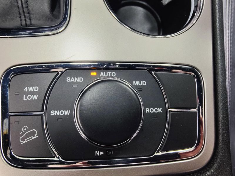 2019 Jeep Grand Cherokee Limited photo 25