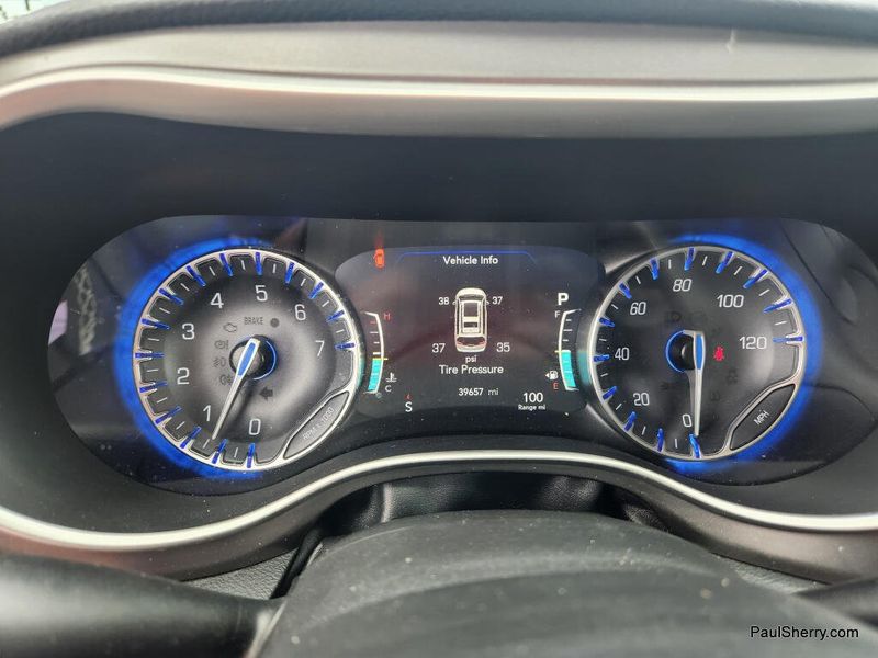 Used 2022 Chrysler Pacifica Touring L