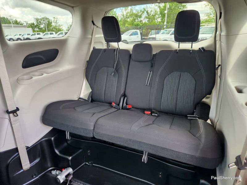 Used 2022 Chrysler Voyager LXImage 48