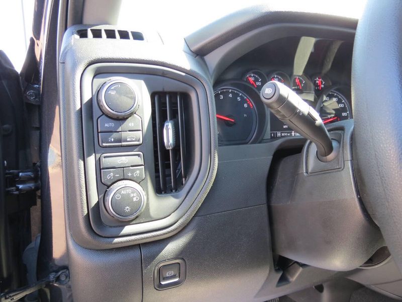2022 Chevrolet Silverado 1500 Custom 4x4 4dr Crew Cab 5.8 ft. SBImage 10