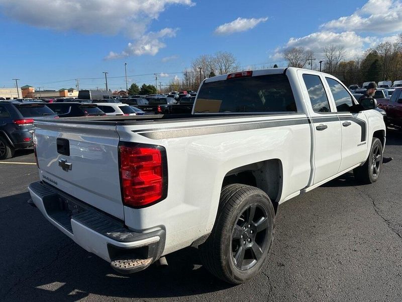 2018 Chevrolet Silverado 1500 CustomImage 10