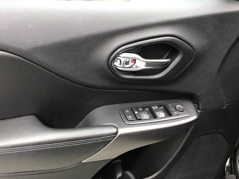 2019 Jeep Cherokee Latitude PlusImage 3