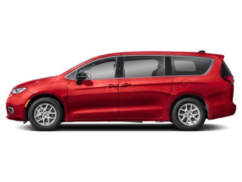New 2026 Chrysler Pacifica SelectImage 2