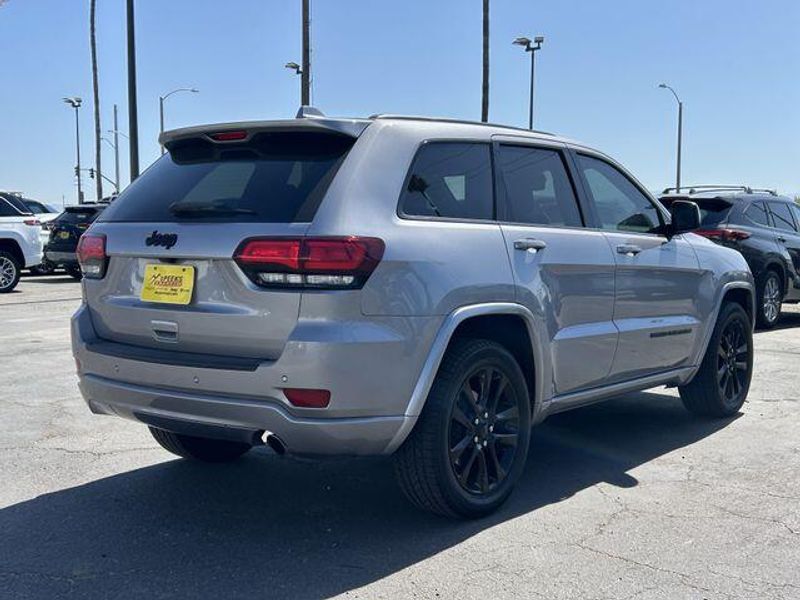 Used 2020 Jeep Grand Cherokee AltitudeImage 3