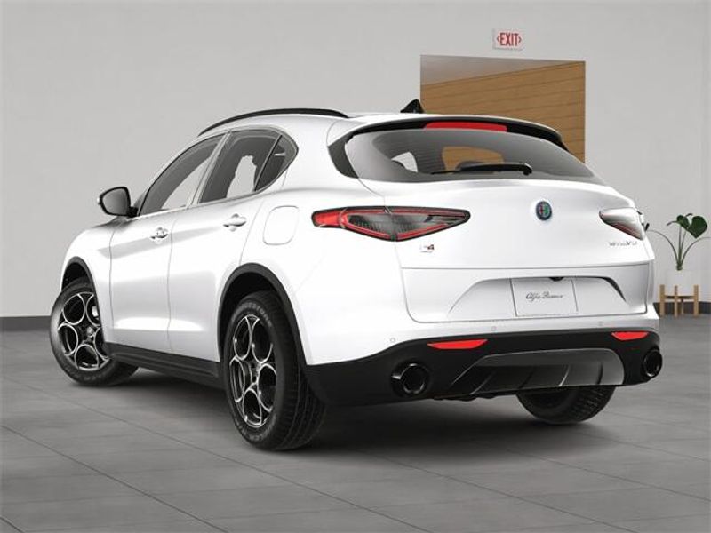 2025 Alfa Romeo Stelvio Sprint photo 4