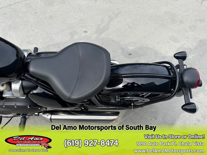 2024 Triumph BONNEVILLE BOBBER  in a JET BLACK/ASH GRAY exterior color. Del Amo Motorsports of South Bay (619) 547-1937 delamomotorsports.com 