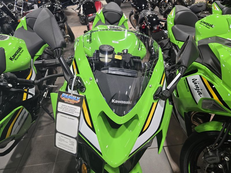 2025 Kawasaki NINJA ZX6R KRT EDITION ABS LIME GREEN AND EBONY AND PEARL BLIZZARD WHITEImage 8