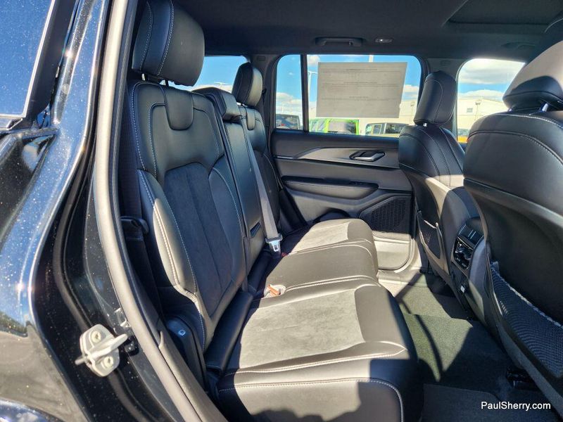 New 2025 Jeep Grand Cherokee Altitude X 4x4