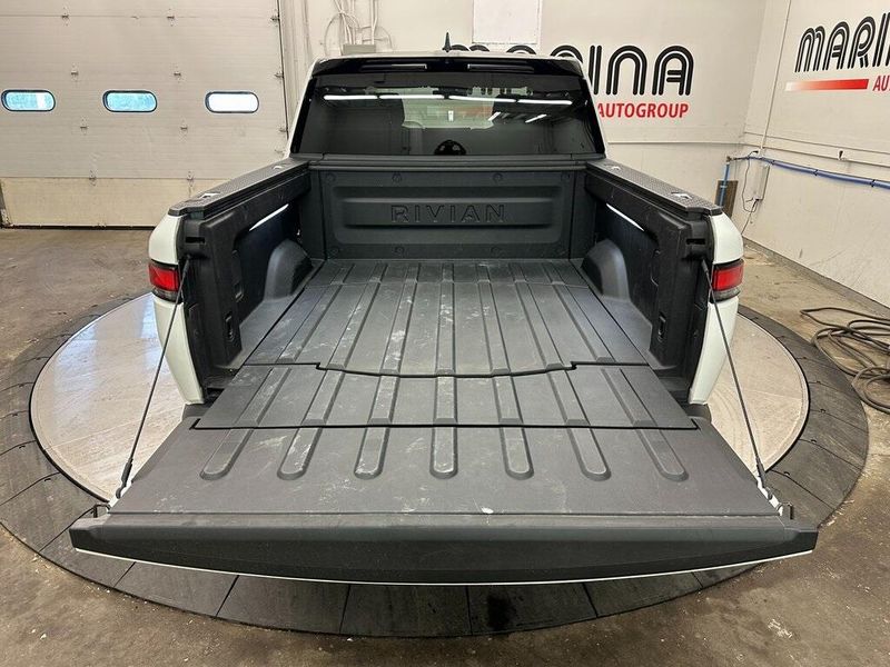 2022 Rivian R1T AdventureImage 17