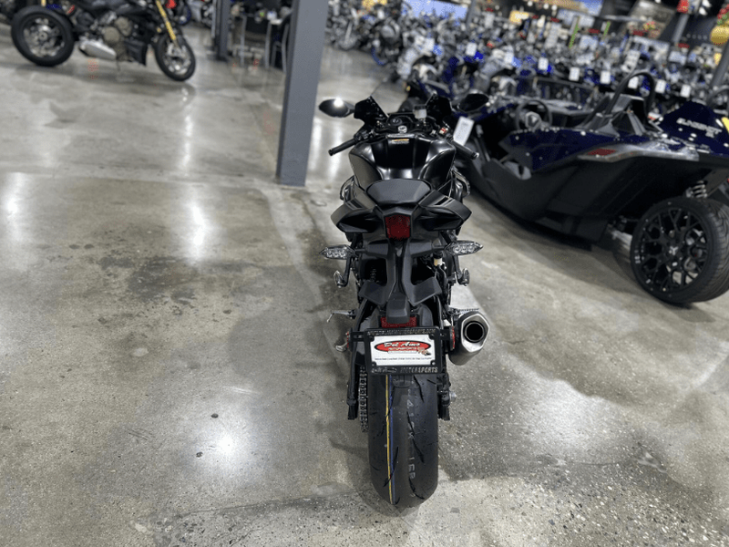 New 2025 Yamaha YZF-R1 Image 4