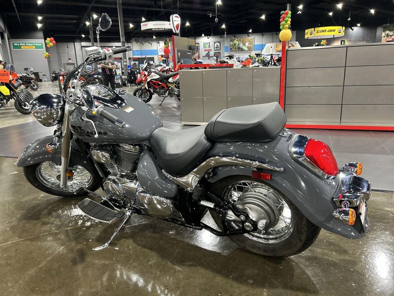 2025 Suzuki BOULEVARD C50  in a GRAY exterior color. Del Amo Motorsports of Redondo Beach (424) 390-7811 delamomotorsports.com 