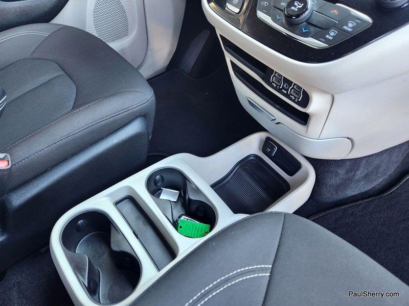 2022 Chrysler Voyager LXImage 43