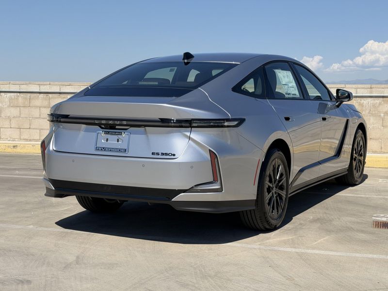New 2026 Lexus ES 350e PremiumImage 11