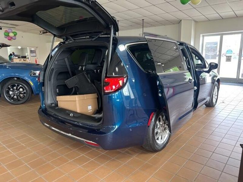 2025 Chrysler Pacifica SelectImage 5