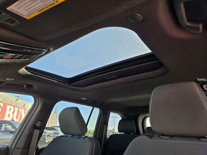 Used 2025 Jeep Grand Cherokee Laredo X 4x2