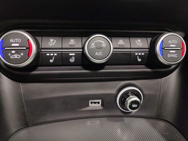 Used 2024 Alfa Romeo Stelvio Ti AWD w/Sunroof & NavImage 23