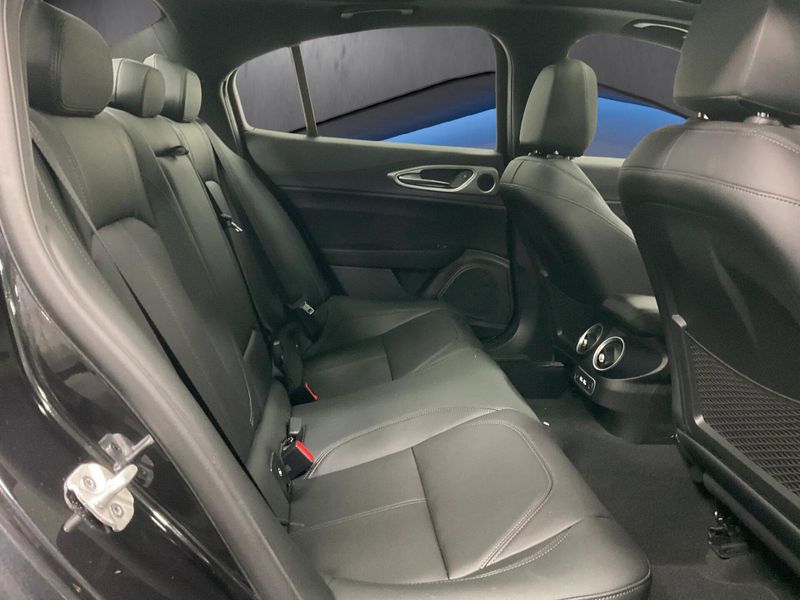 New 2026 Alfa Romeo Giulia AwdImage 12