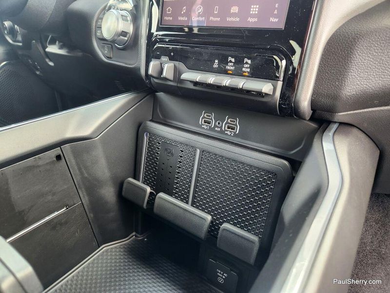 New 2025 RAM 1500 Laramie Crew Cab 4x4 5