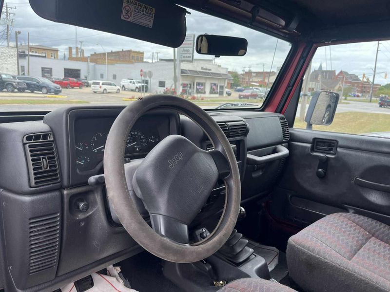 Used 1999 Jeep Wrangler JK SEImage 8