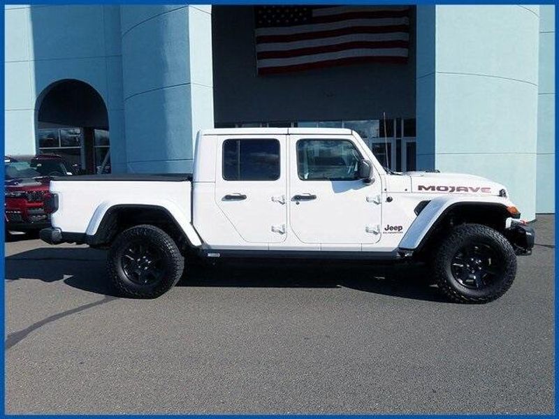 2022 Jeep Gladiator MojaveImage 2