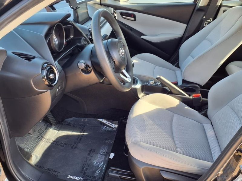 2019 Toyota Yaris Sedan LImage 6