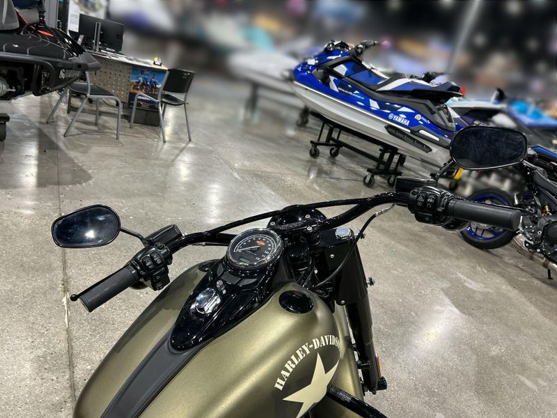 2016 Harley-Davidson SOFTAIL SLIM Image 18