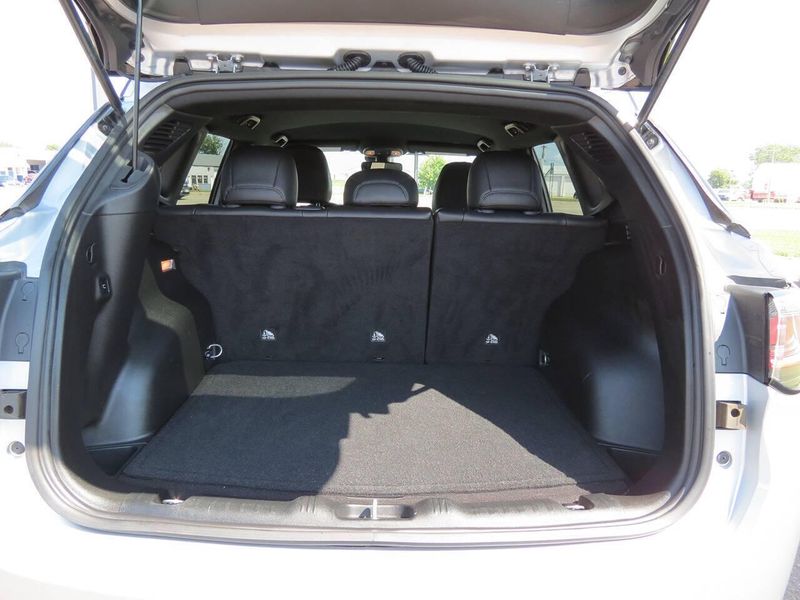 Used 2025 Jeep Compass Trailhawk 4x4 4dr SUVImage 19