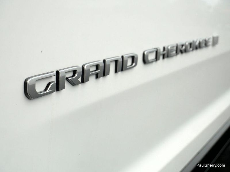 New 2025 Jeep Grand Cherokee Laredo 4x2Image 16