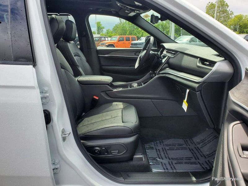 2025 Jeep Grand Cherokee L Limited 4x4Image 42