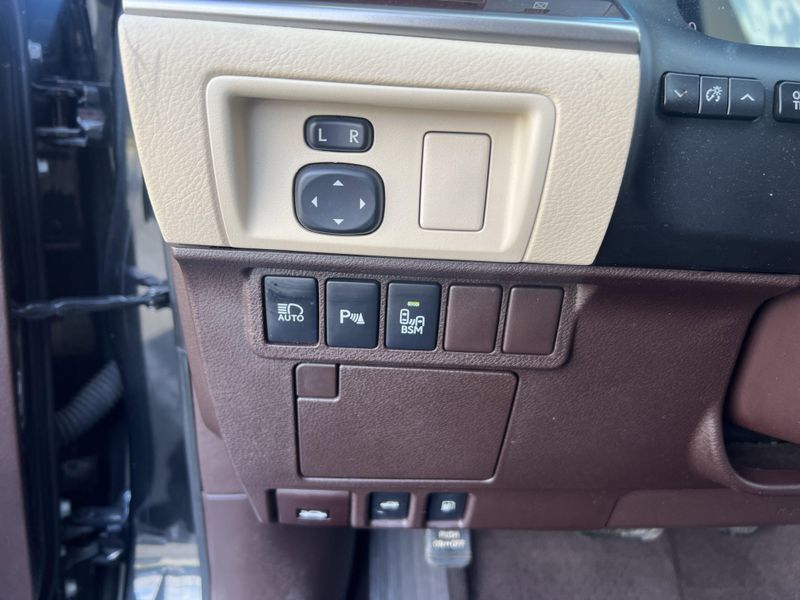2017 Lexus ES 350Image 13