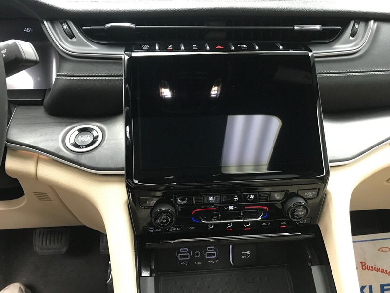 Used 2023 Jeep Grand Cherokee L LimitedImage 7