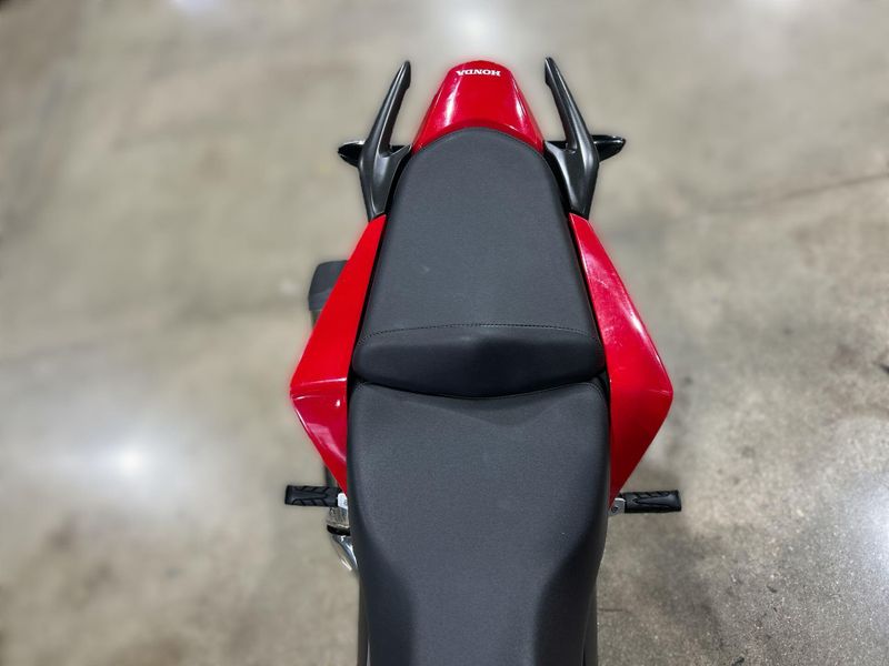 2022 Honda CBR300R Base Image 20