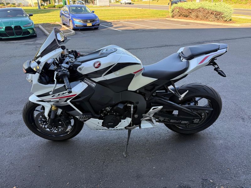 2025 Honda CBR1000RRImage 2