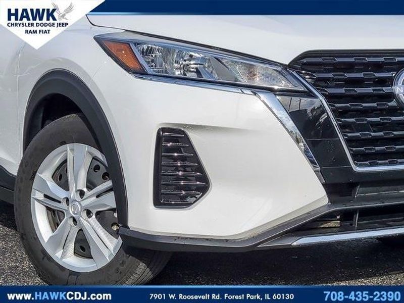 2024 Nissan Kicks S photo 2