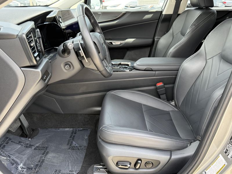 Used 2025 Lexus NX 350h LuxuryImage 19