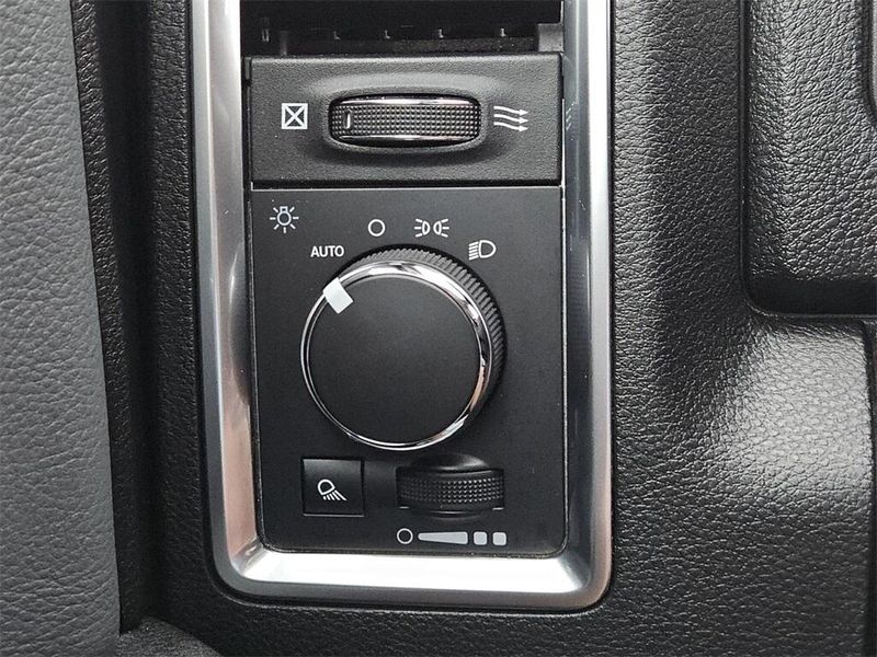 2022 RAM 1500 Classic SLTImage 18