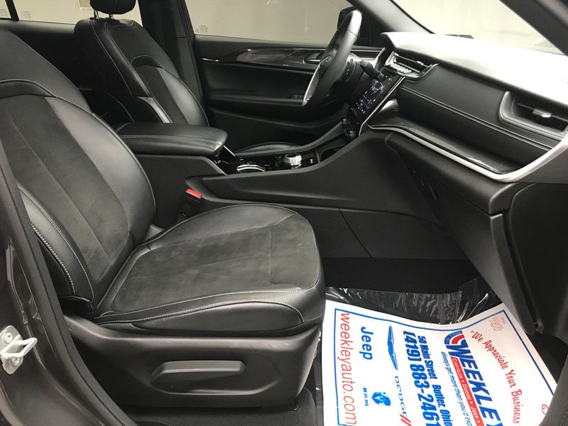 Used 2023 Jeep Grand Cherokee AltitudeImage 16