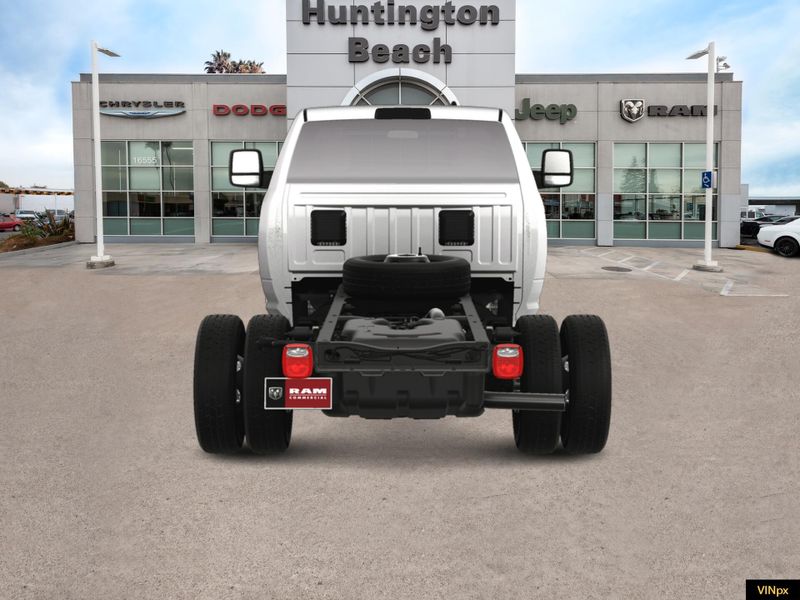 2023 RAM 3500 Chassis Cab Tradesman/SLTImage 6