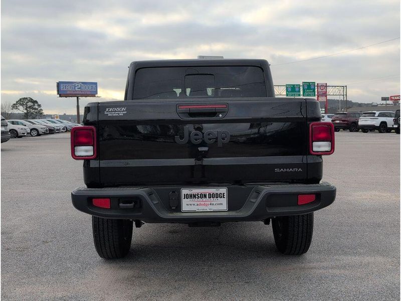 New 2026 Jeep Gladiator Sahara 4x4Image 4