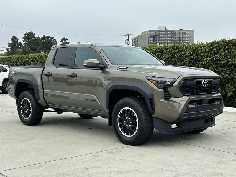 2024 Toyota Tacoma TRD Off Road HybridImage 2