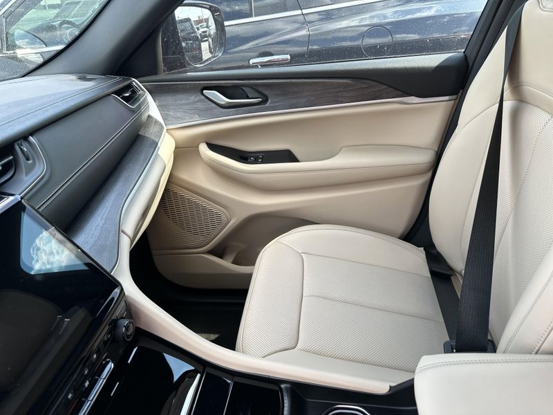Used 2023 Jeep Grand Cherokee LimitedImage 30