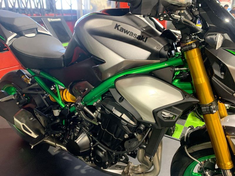 New 2025 Kawasaki Z900 SE ABS Image 16