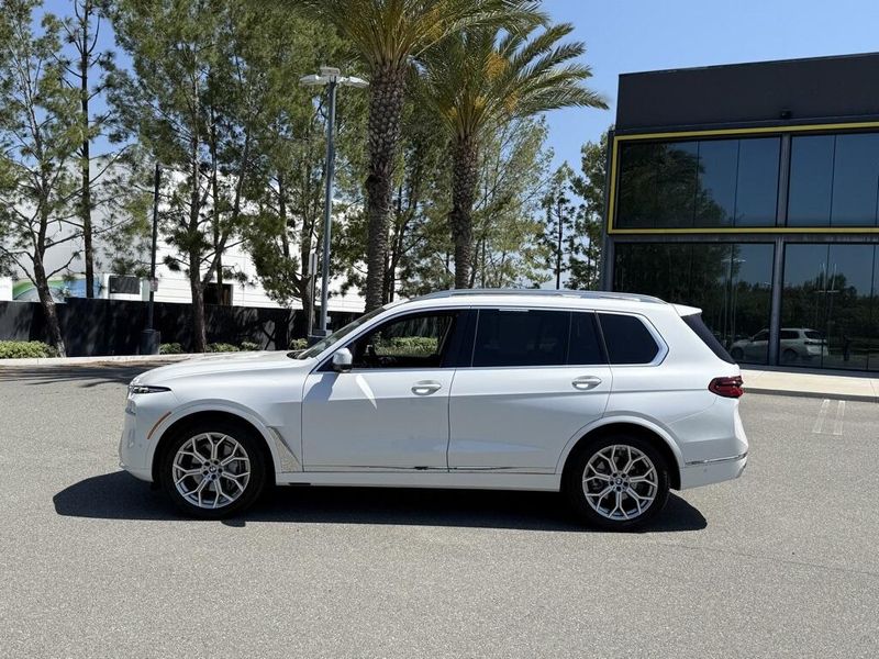 2025 BMW X7 xDrive40iImage 9