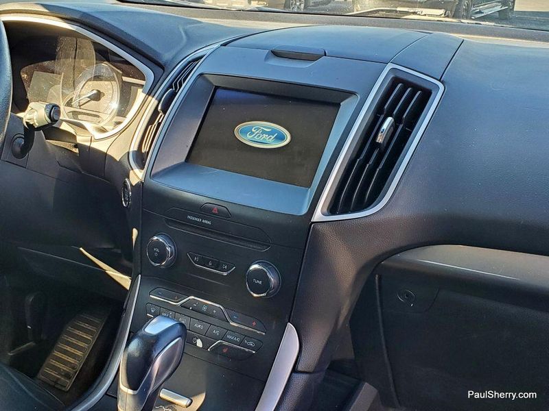 2017 Ford Edge SELImage 16